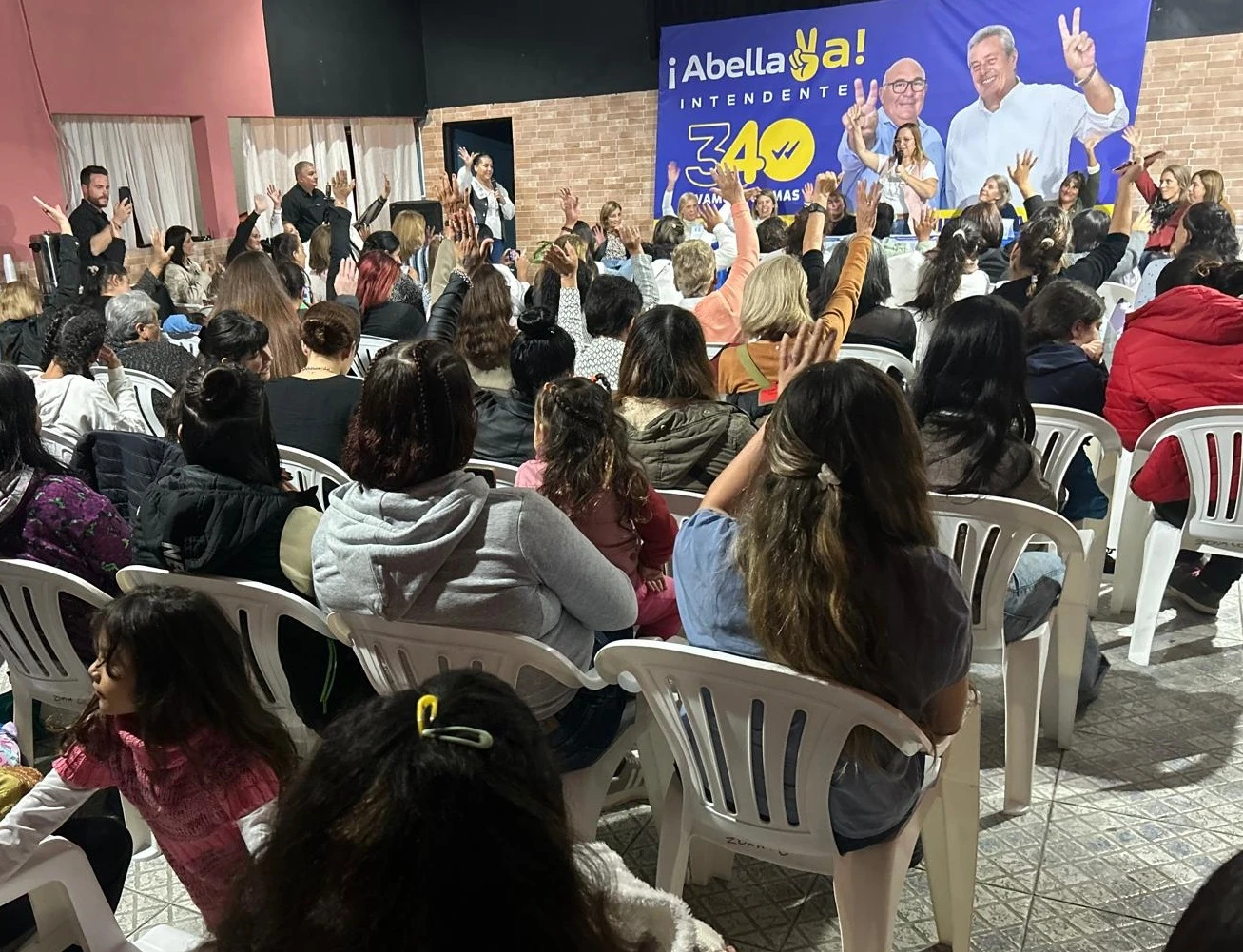 Batista llamó a "extender el brazo y no asustarse" por el barro ni casas sin puertas